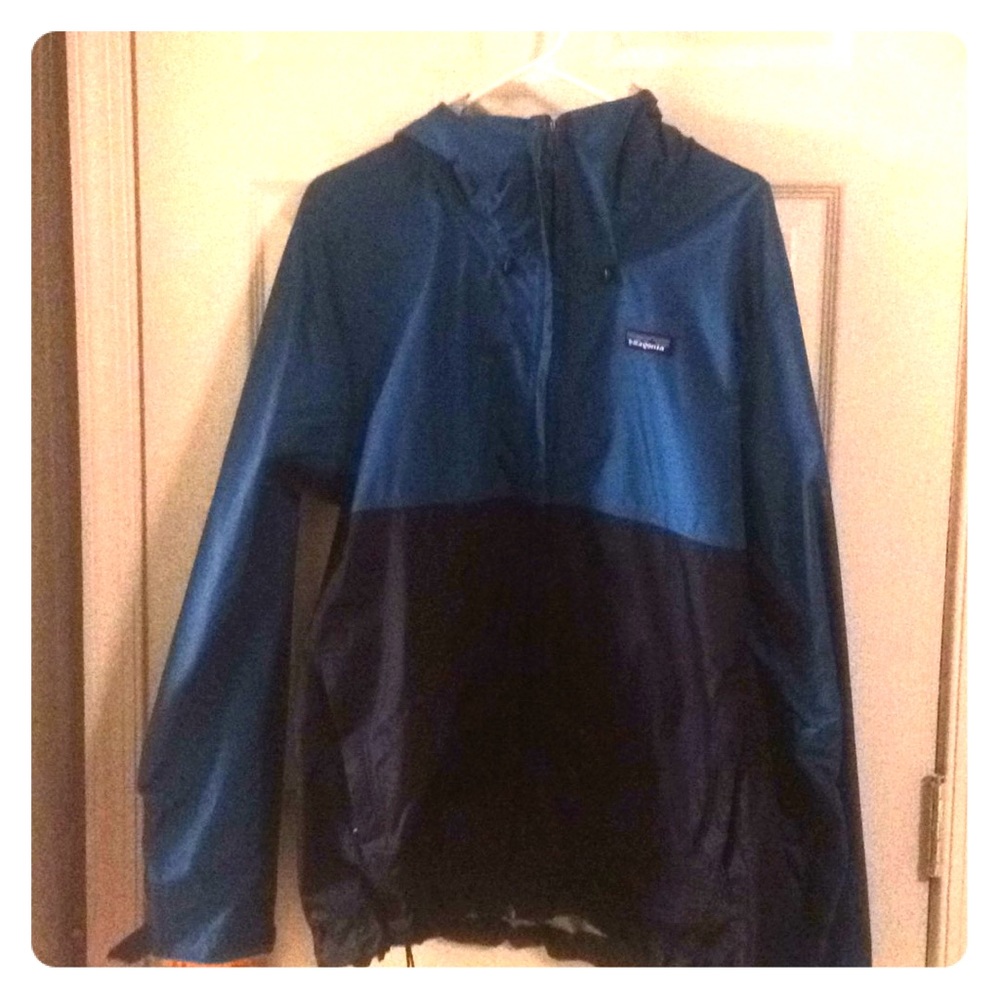 Patagonia windbreaker/rain coat.